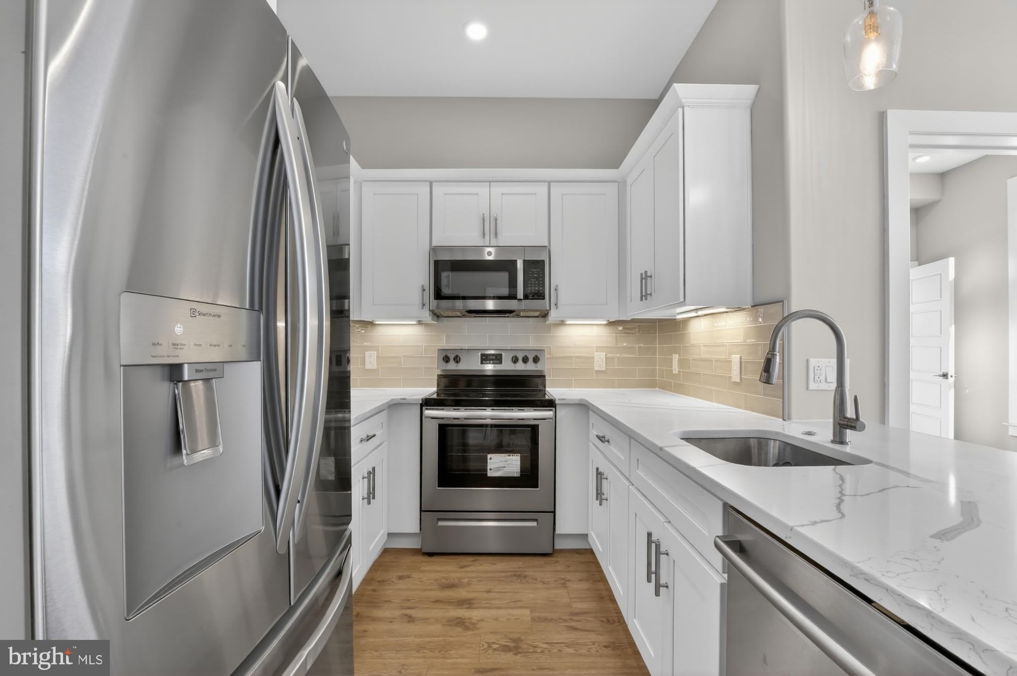 2034 N FRONT Street – photo 4