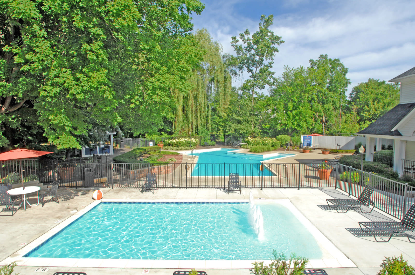Picturesque Cottage In Vacation Like Setting Stunning Views Of Tipsoco Lake – photo 5