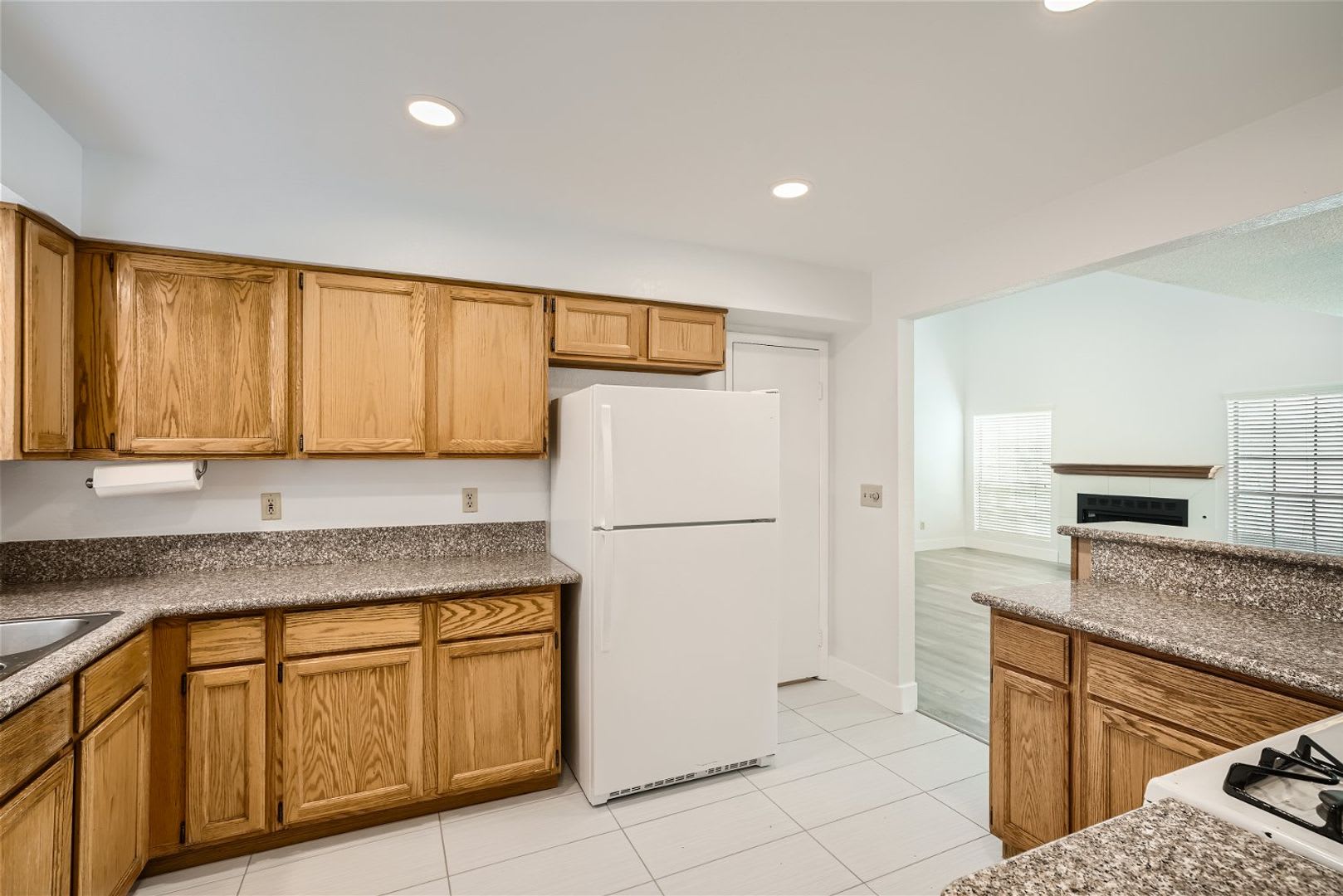 Beautiful 4 Bedroom Home in Guard-Gated Los Prados! – photo 5