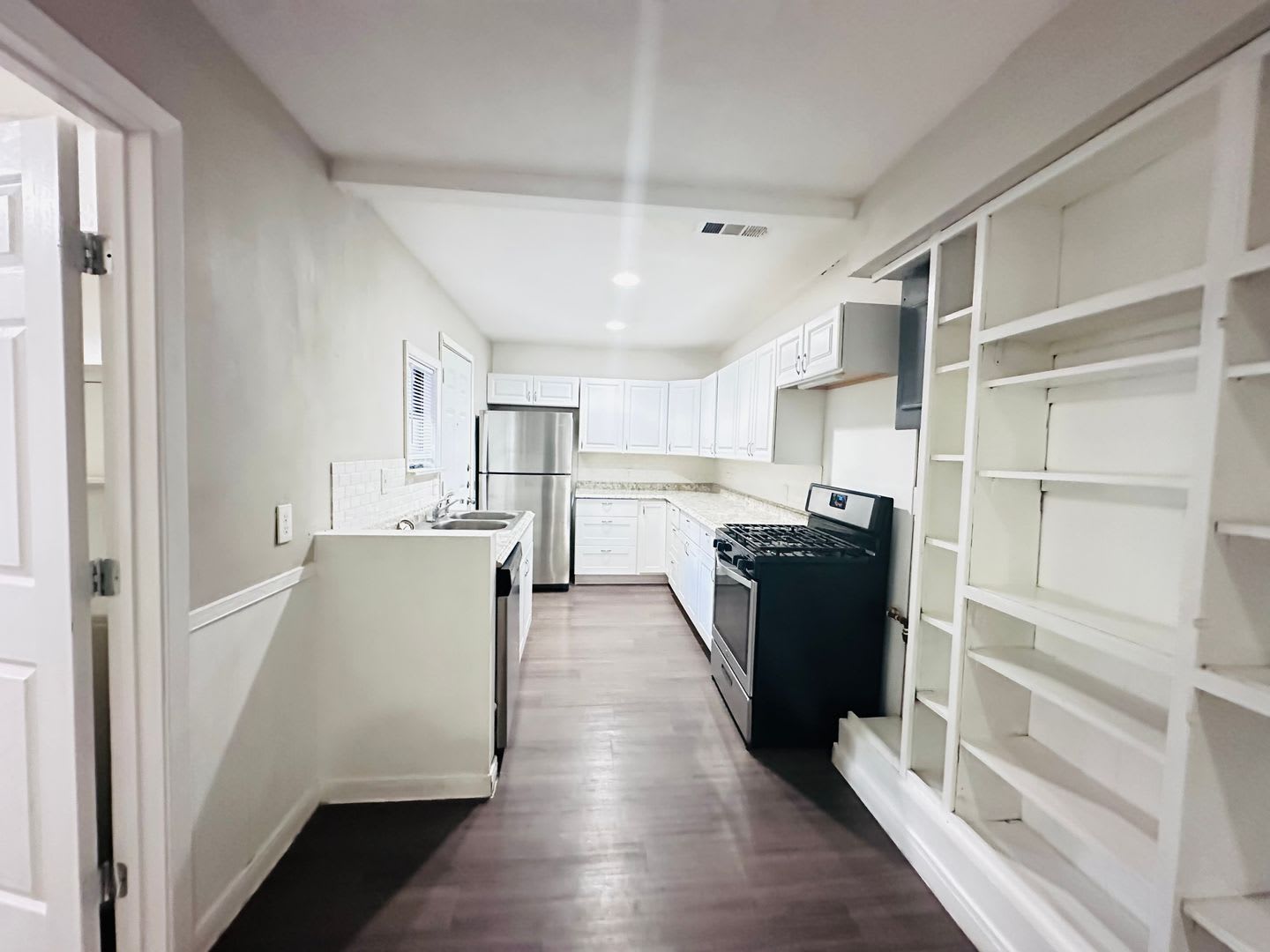 Beautifully renovated 5 bedroom, 3 bathroom home in Oak Grove! – photo 4