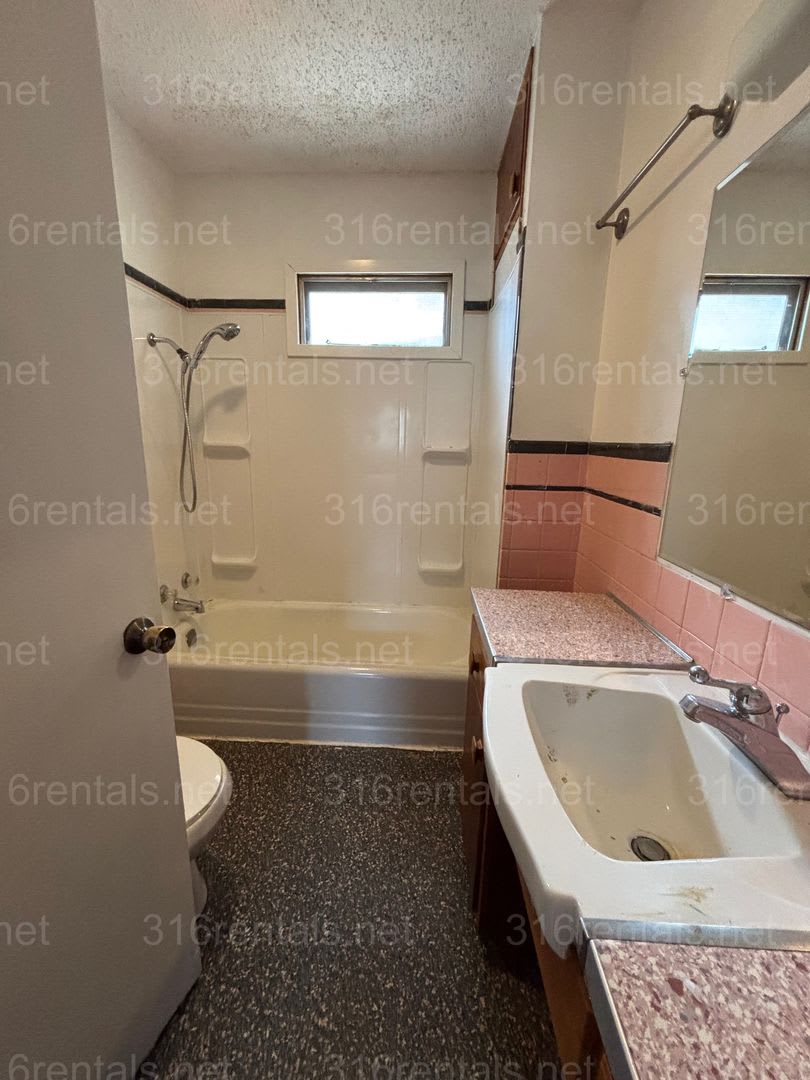 Two Bedroom One Bath House Available Now – photo 3