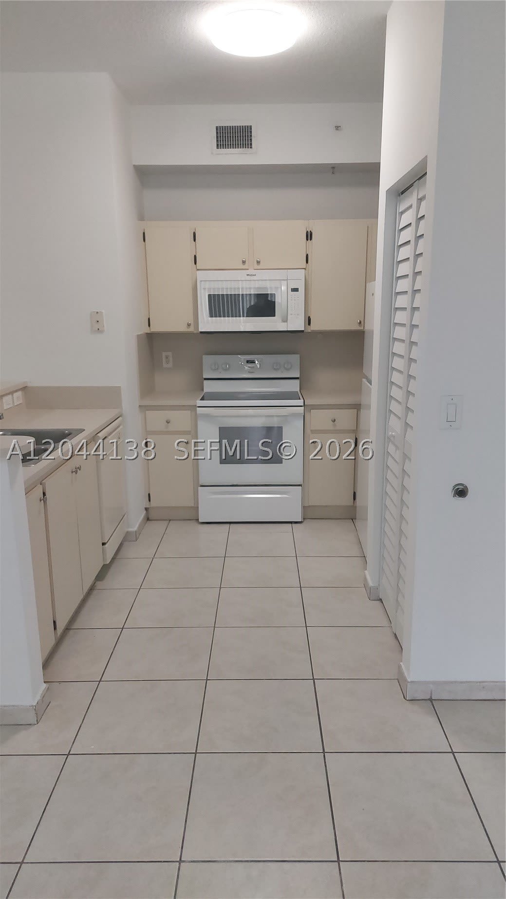 7290 NW 114th Ave – photo 4