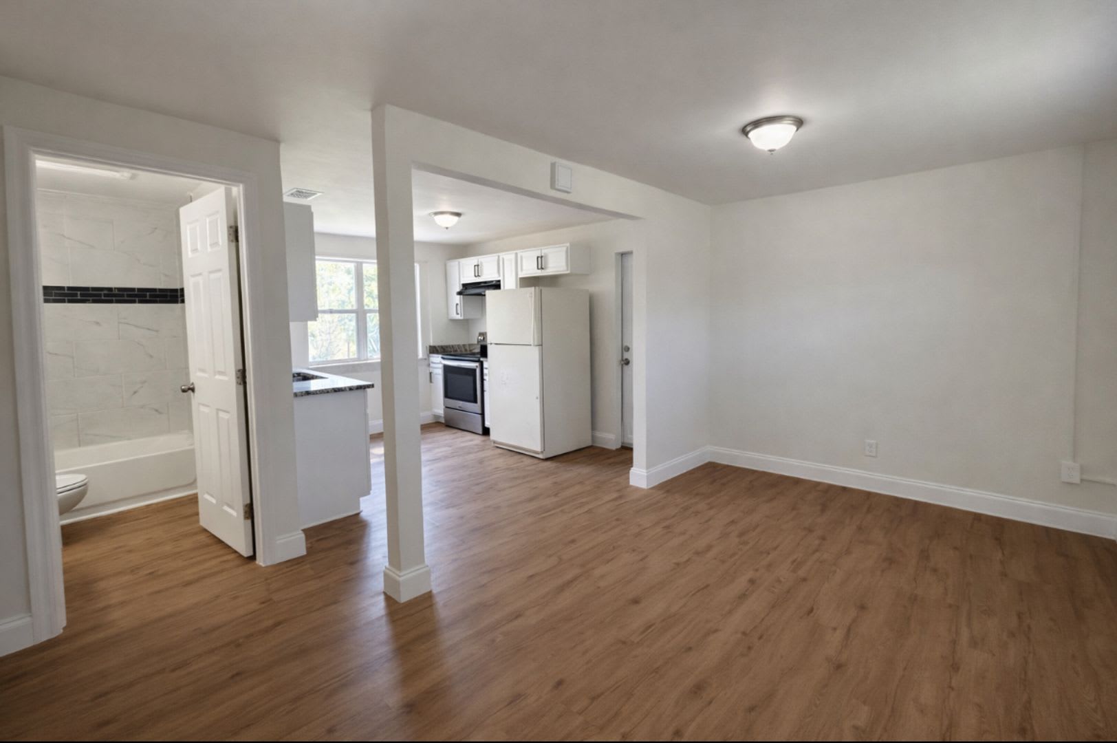 Beautifully Updated Annual Rental Move In Ready Great Location – photo 3