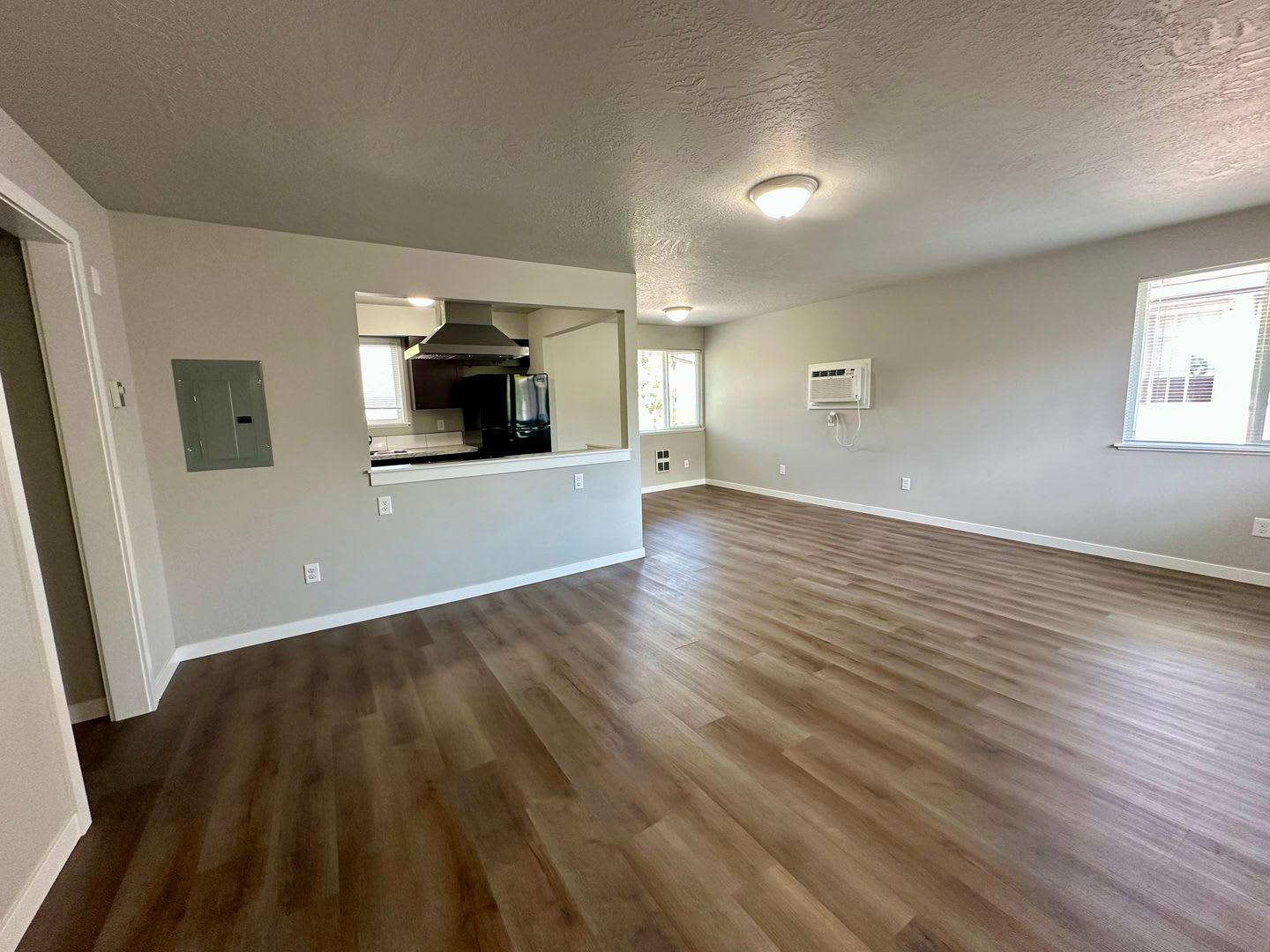 Move-in ready! Upgraded 2 Bedroom Condo – photo 2