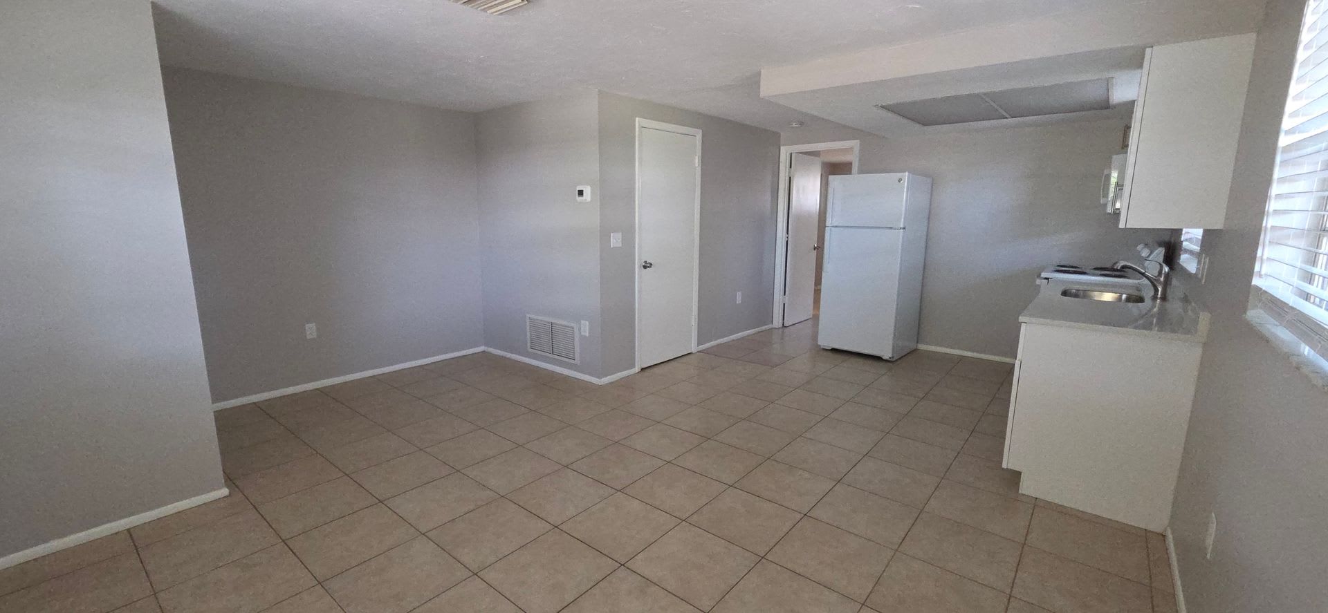 Move In Ready 1 Bedroom 1 Bathroom Residence Located In The Heart Of Nokomis – photo 3