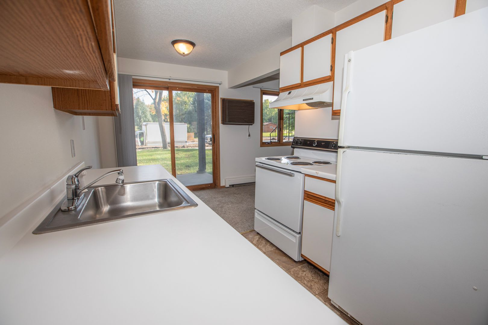 2 Bedroom available at Woodridge Apartments in Northfield – photo 2