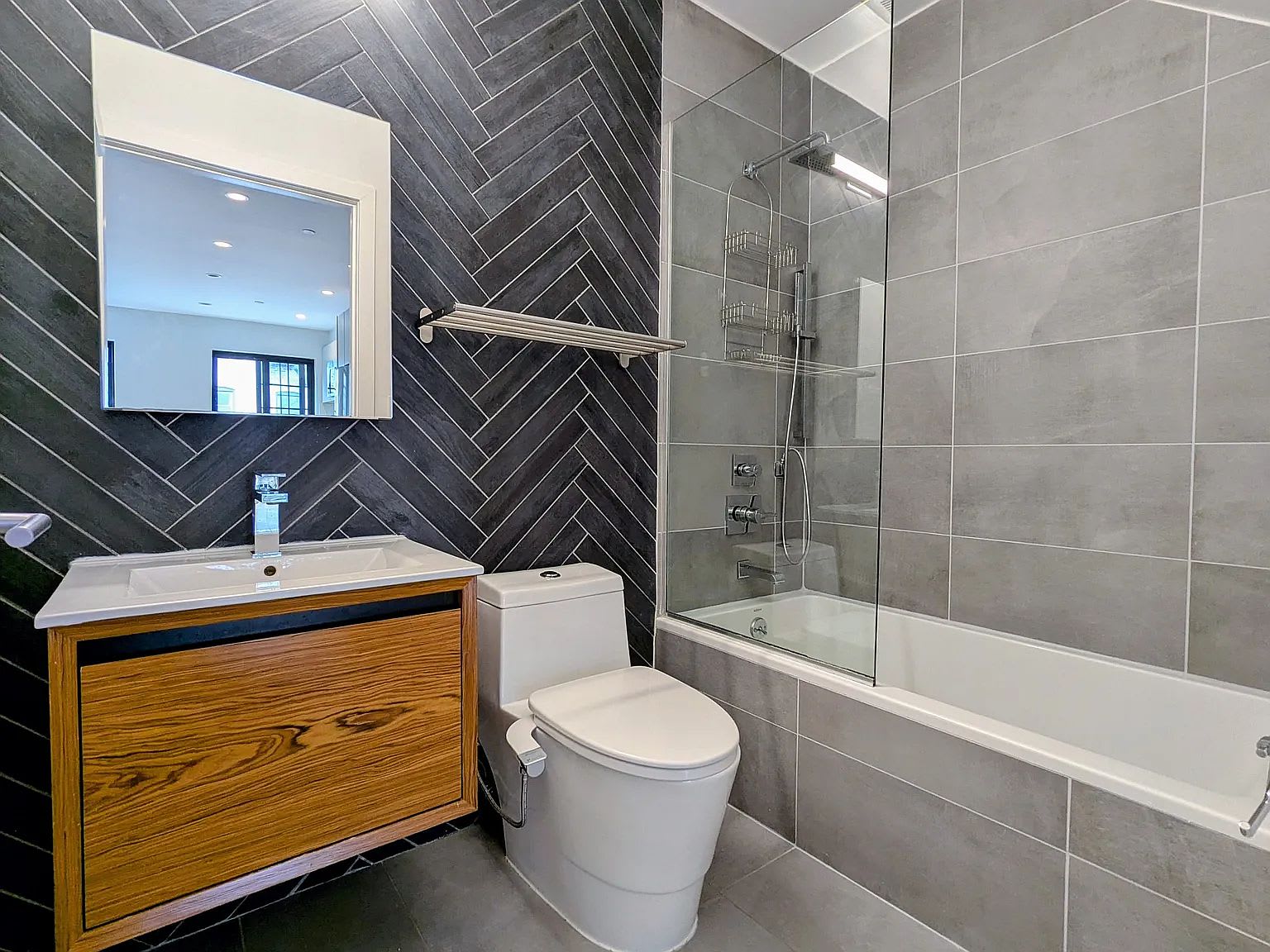 490 Van Buren St Apt 4C – photo 3