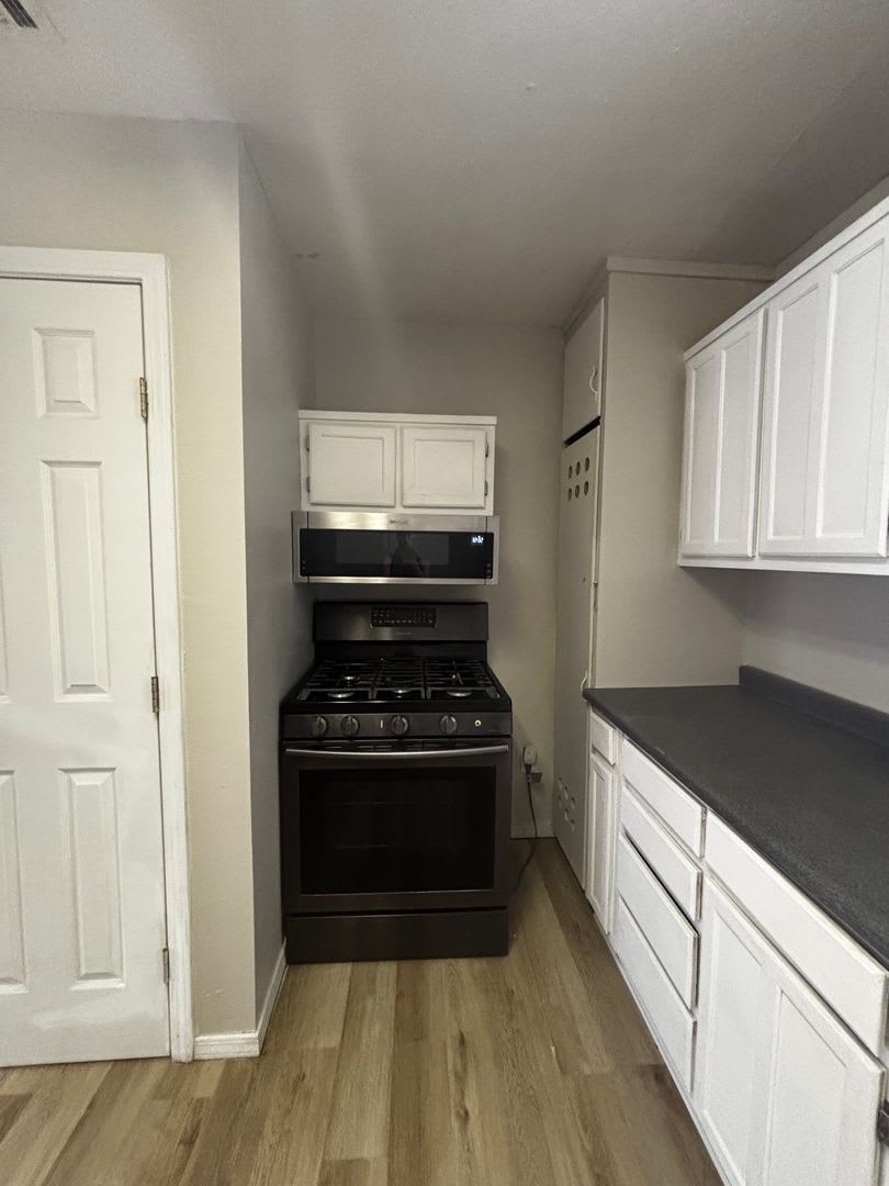 Beautifully renovated rental by TU! – photo 4