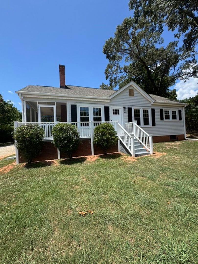Charming 2 Bd 1 Full Ba Home In Greer Eastside Close To Riverside Hs Bmw Gsp Inland Port Greenville Spartanburg But With Country Feel With Land Outbuildings The Home Sits On A 3 4 Acre Lot – photo 2