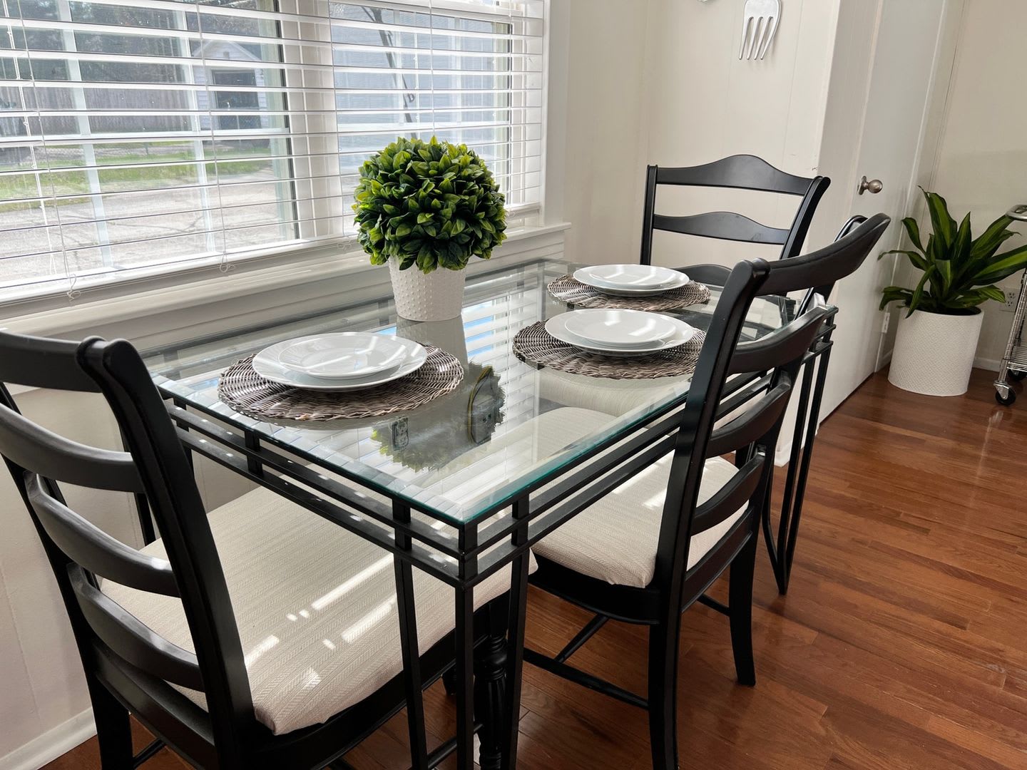 Sparkling Highlands 2 King 1.5 BA close to 264, hospitals, downtown – photo 2