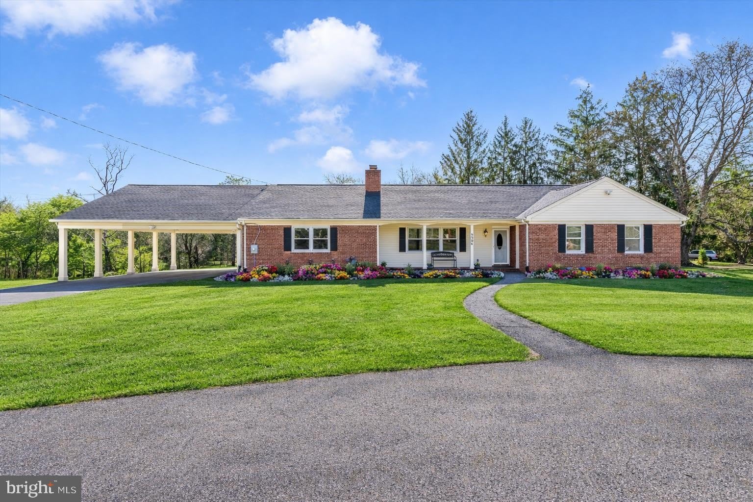 9504 VEIRS Drive – photo 1