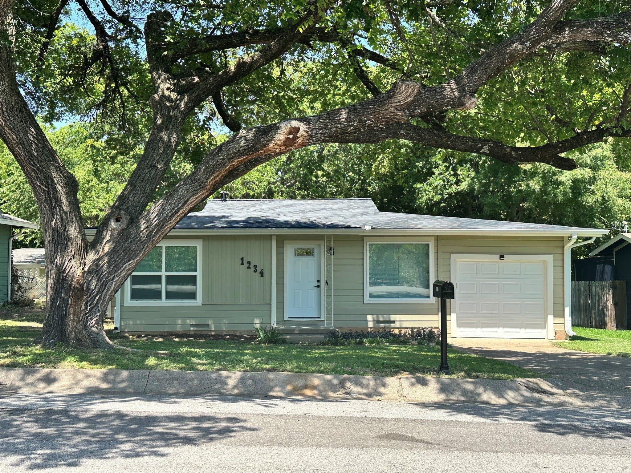 1234 S Brazos Street – photo 2