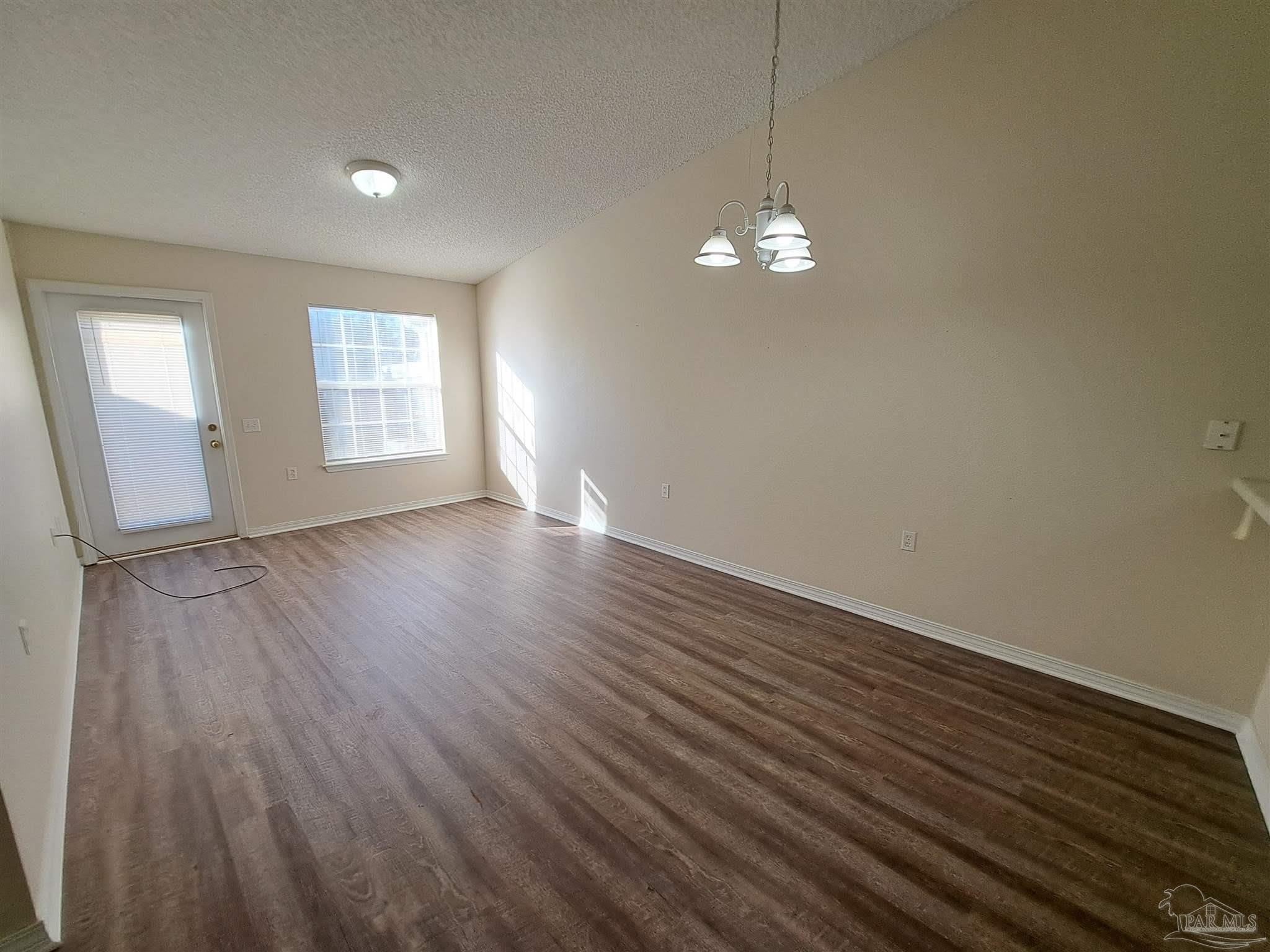 8069 Stonebrook Dr – photo 4