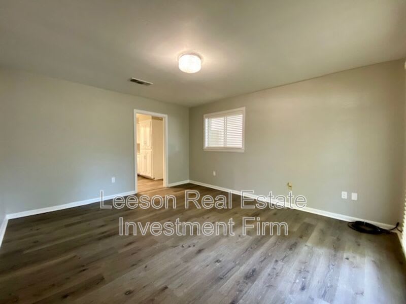 845 Elmdale St – photo 3