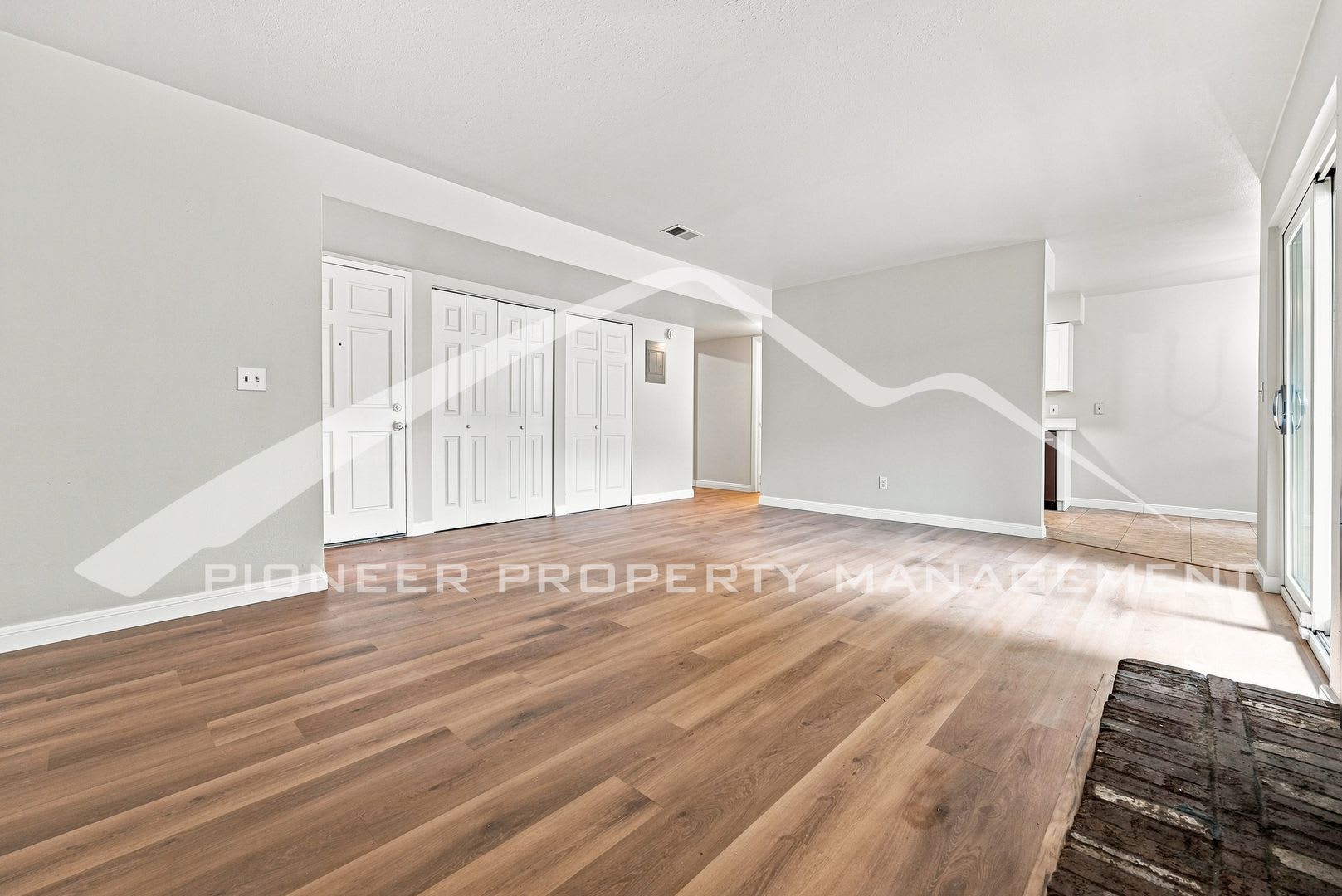 Spacious Condo with Central AC and Washer/Dryer – photo 5