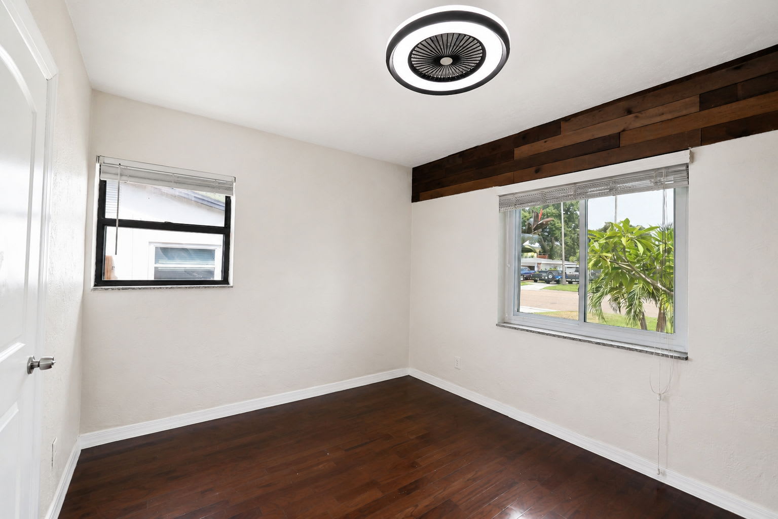 520 83rd Avenue North – photo 4