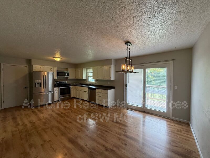 6124 S Farm Road 131 – photo 5