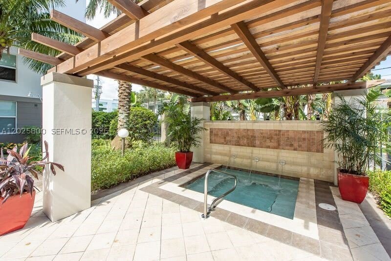 2421 NE 65th St – photo 3