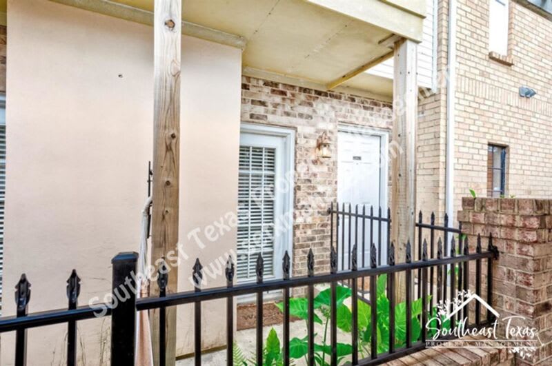 1620 Wellington – photo 4