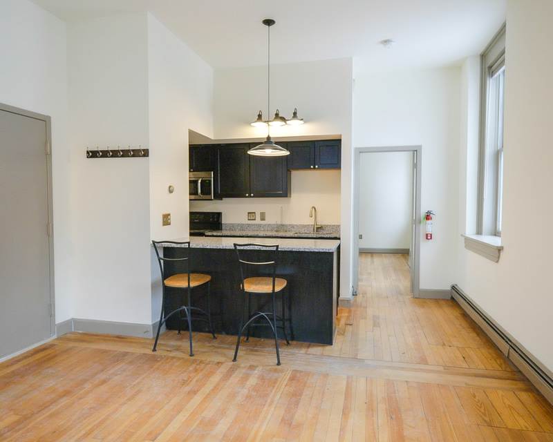 260 College Street, Unit 4 – photo 4