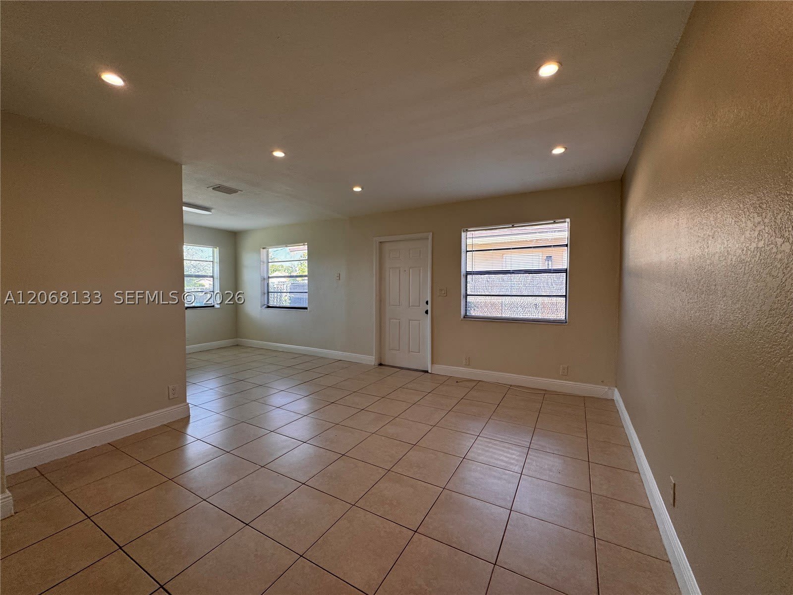 407 NW 7th Ct – photo 2