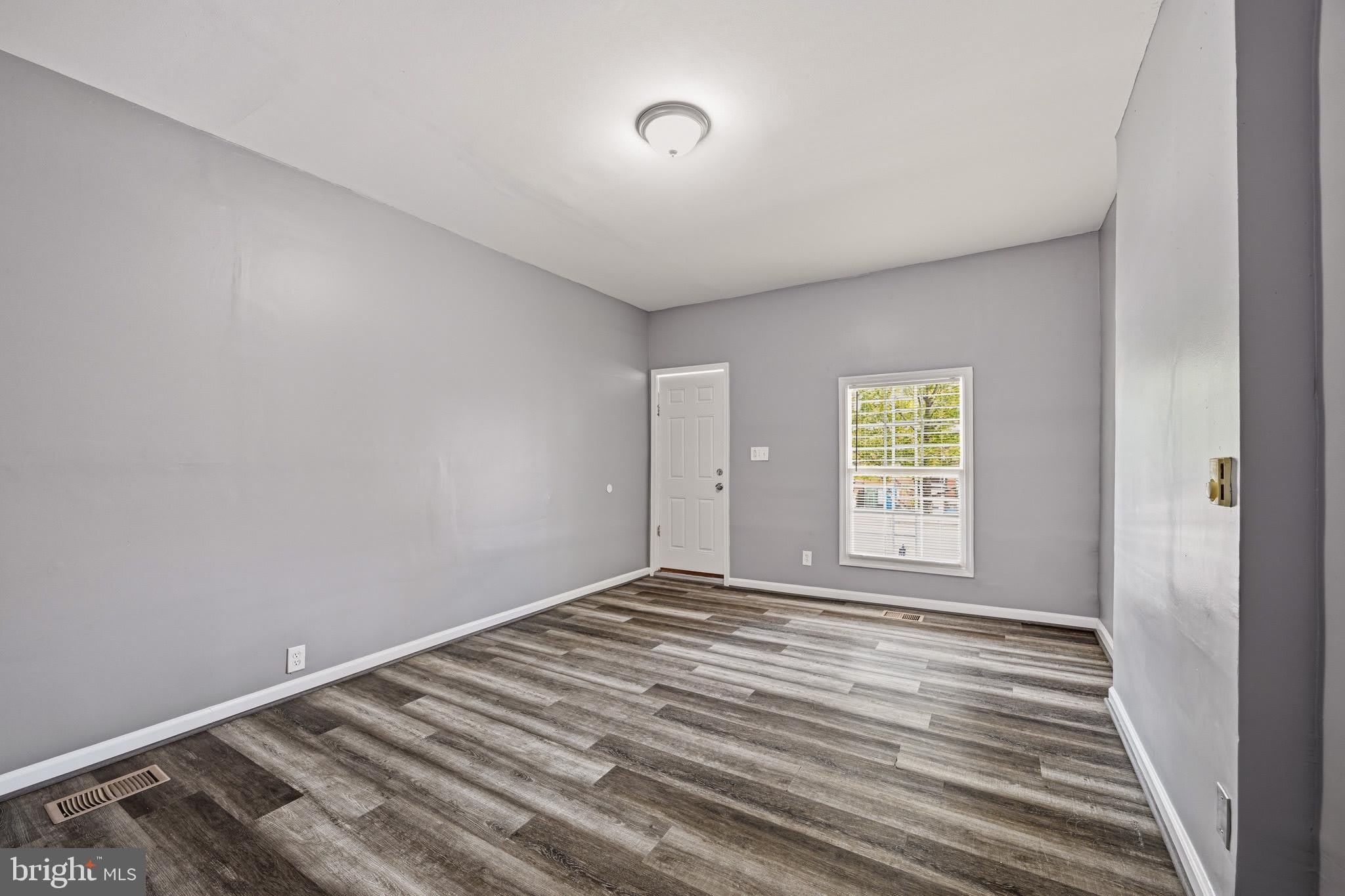 2914 E MADISON Street – photo 5