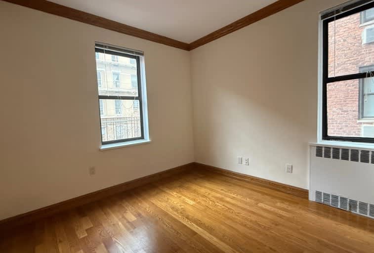 1684 York Ave – photo 5