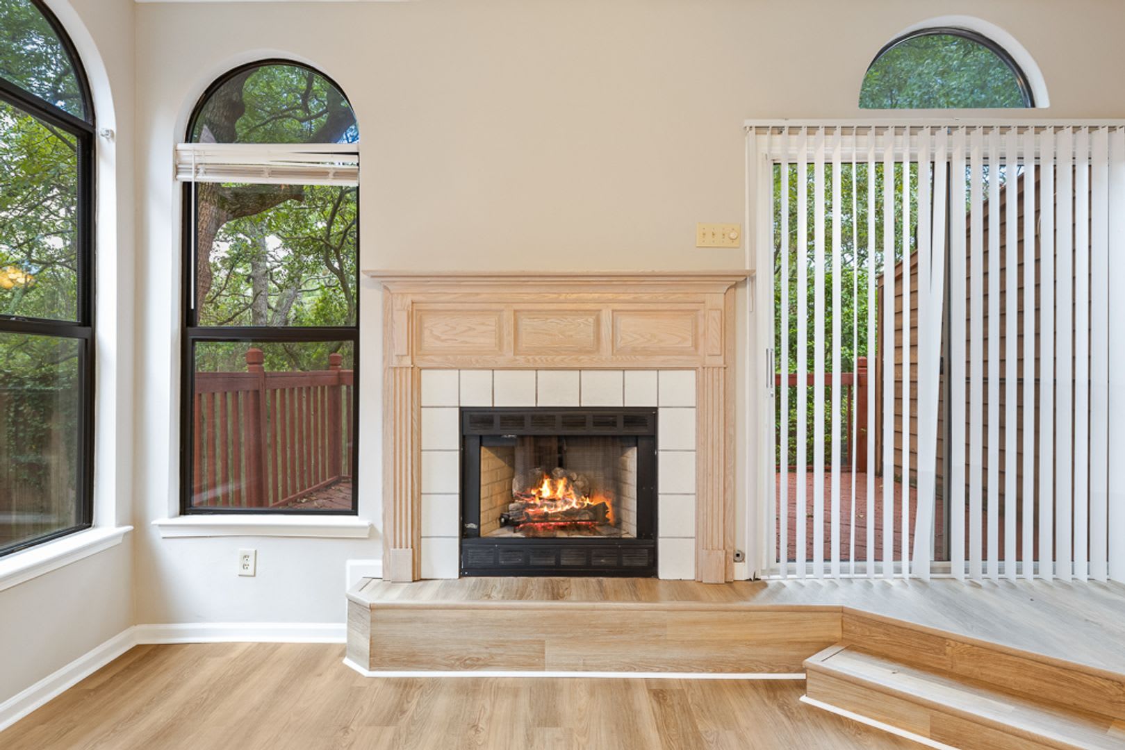 Recently updated three bedroom, two story condo located just blocks from the Chesapeake Bay! – photo 4