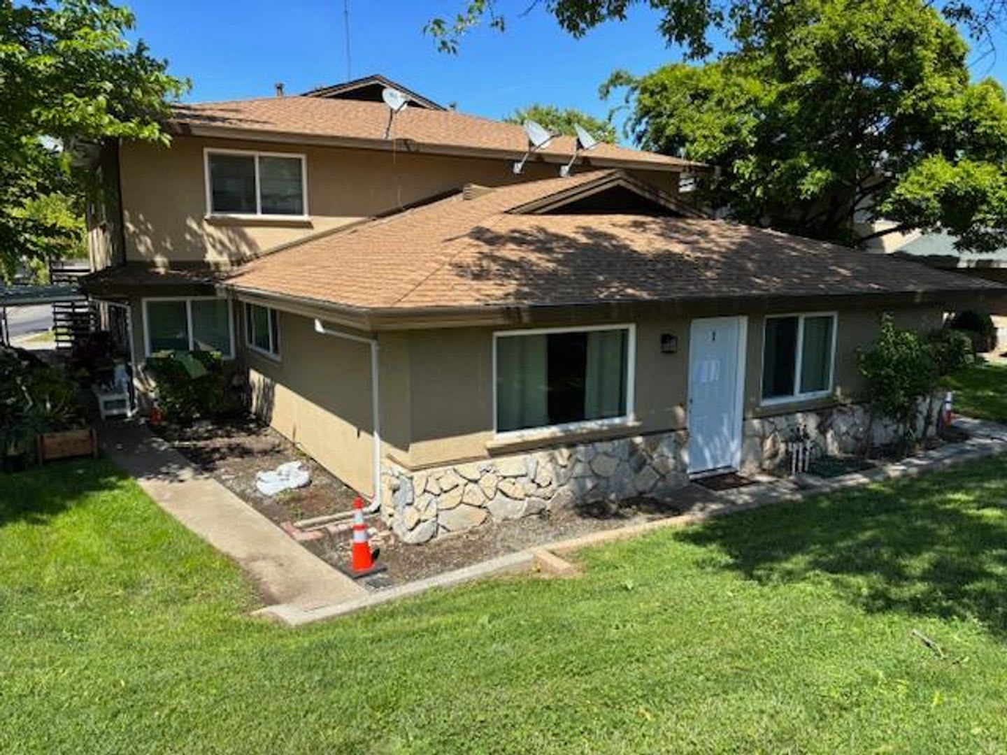 Completely Renovated Single Story 1 Unit – photo 1