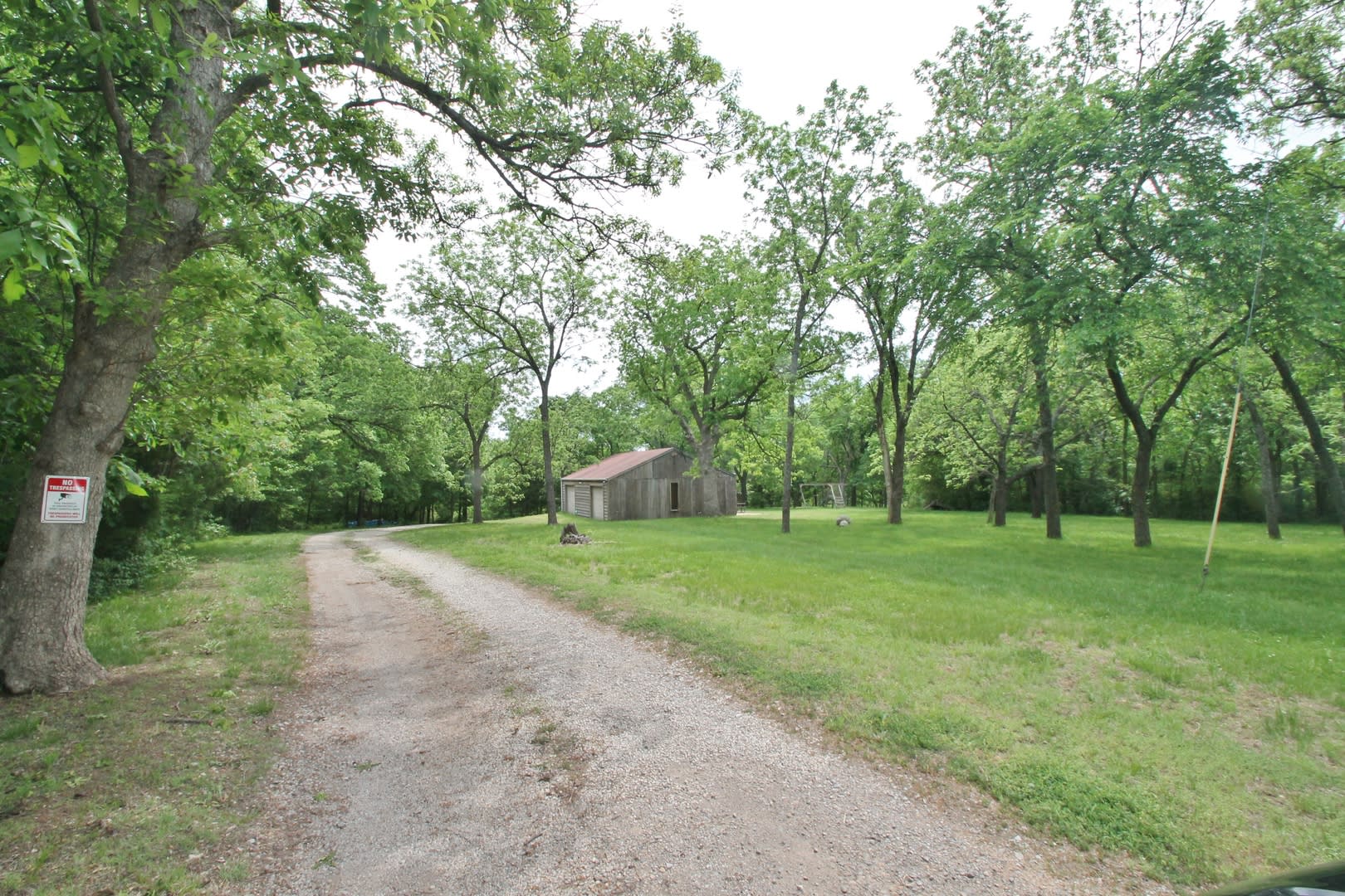 Secluded Luxury Cabin In Woods With Private Lake Great Central Location Between Topeka Lawrence Beware Of Fraud Deposits Are Handled In Person And Only At Our Office – photo 3