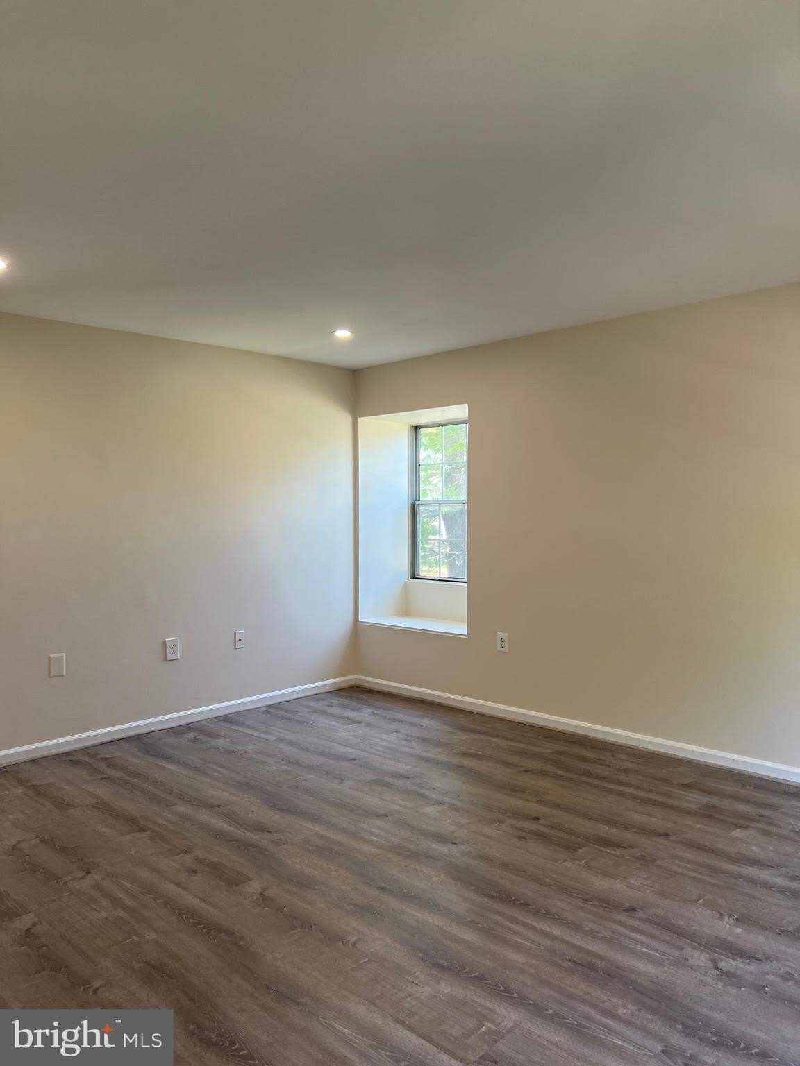 439 TERRY Court – photo 2