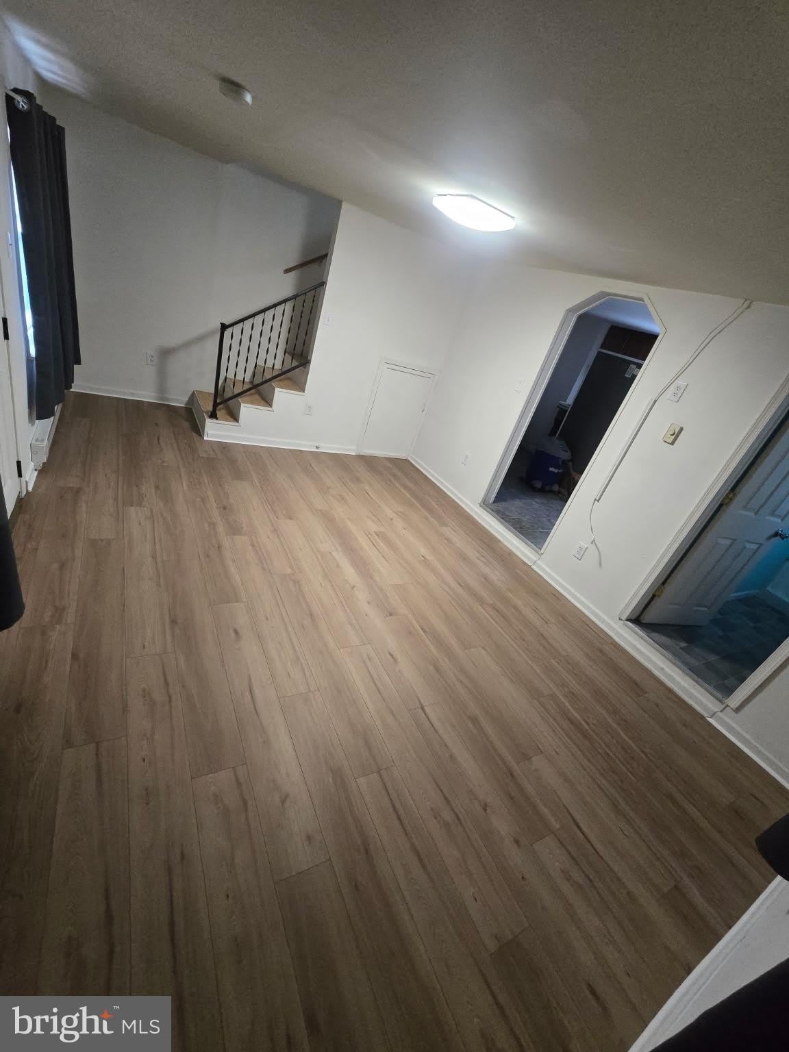 29 POINT BREEZE Avenue – photo 2