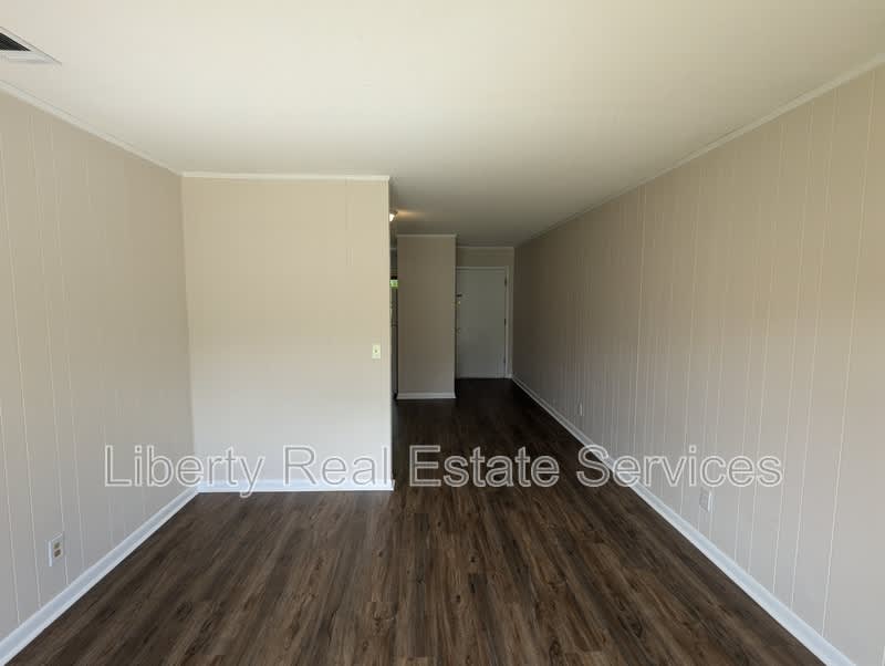 979 Live Oak Dr – photo 5