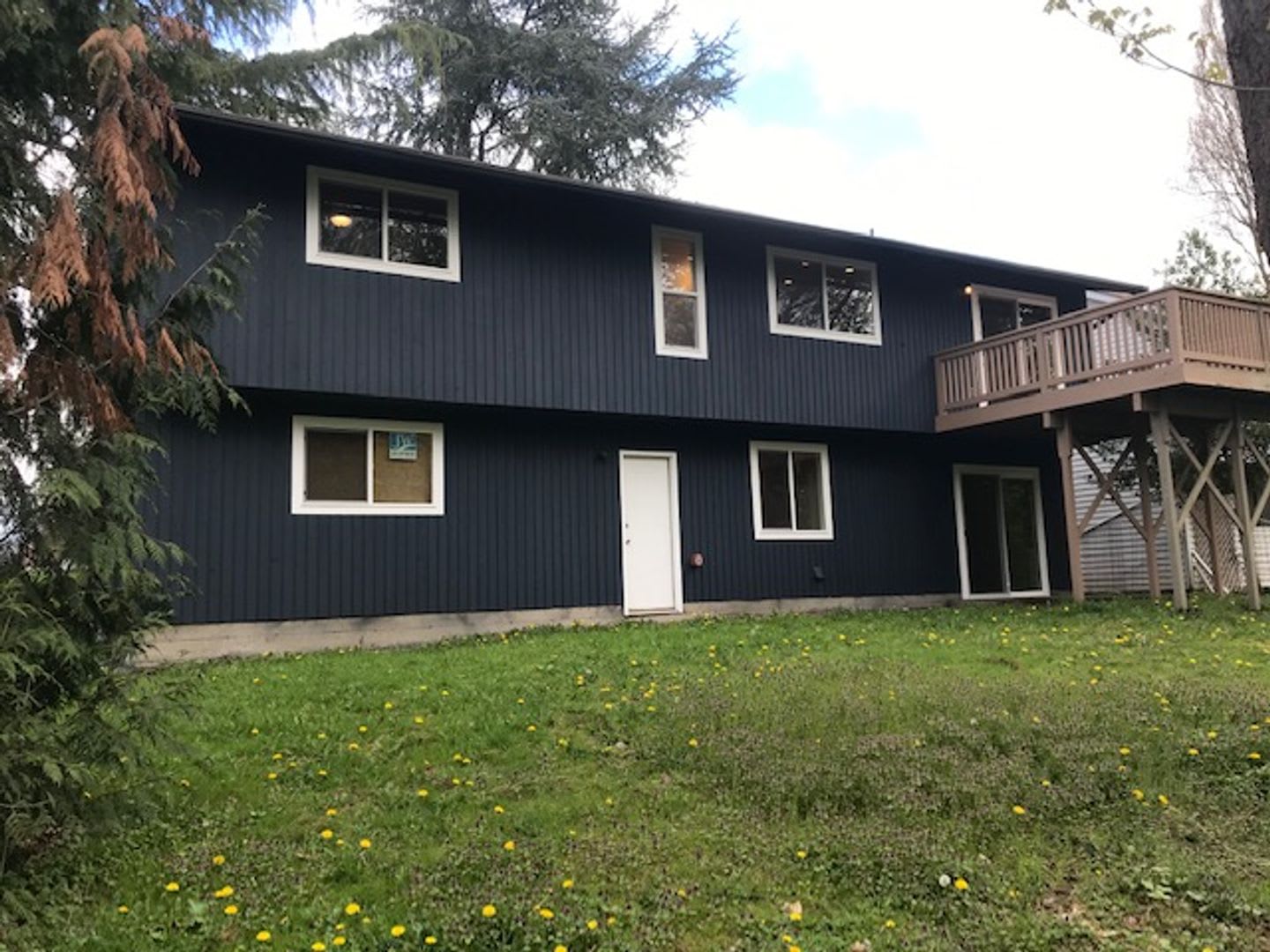 Beautifully remodeled 2 Story SFH 3-4 BD 2.5 BA+Large 2 car garage, Fenced Yard for rent – photo 2