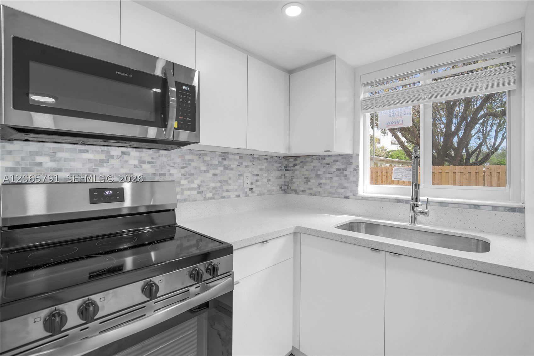 414 SE 14th St – photo 2