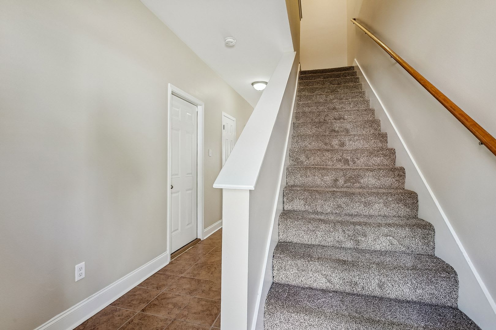 3Br 2 5Ba Townhome Garage Backyard Great Schools – photo 2