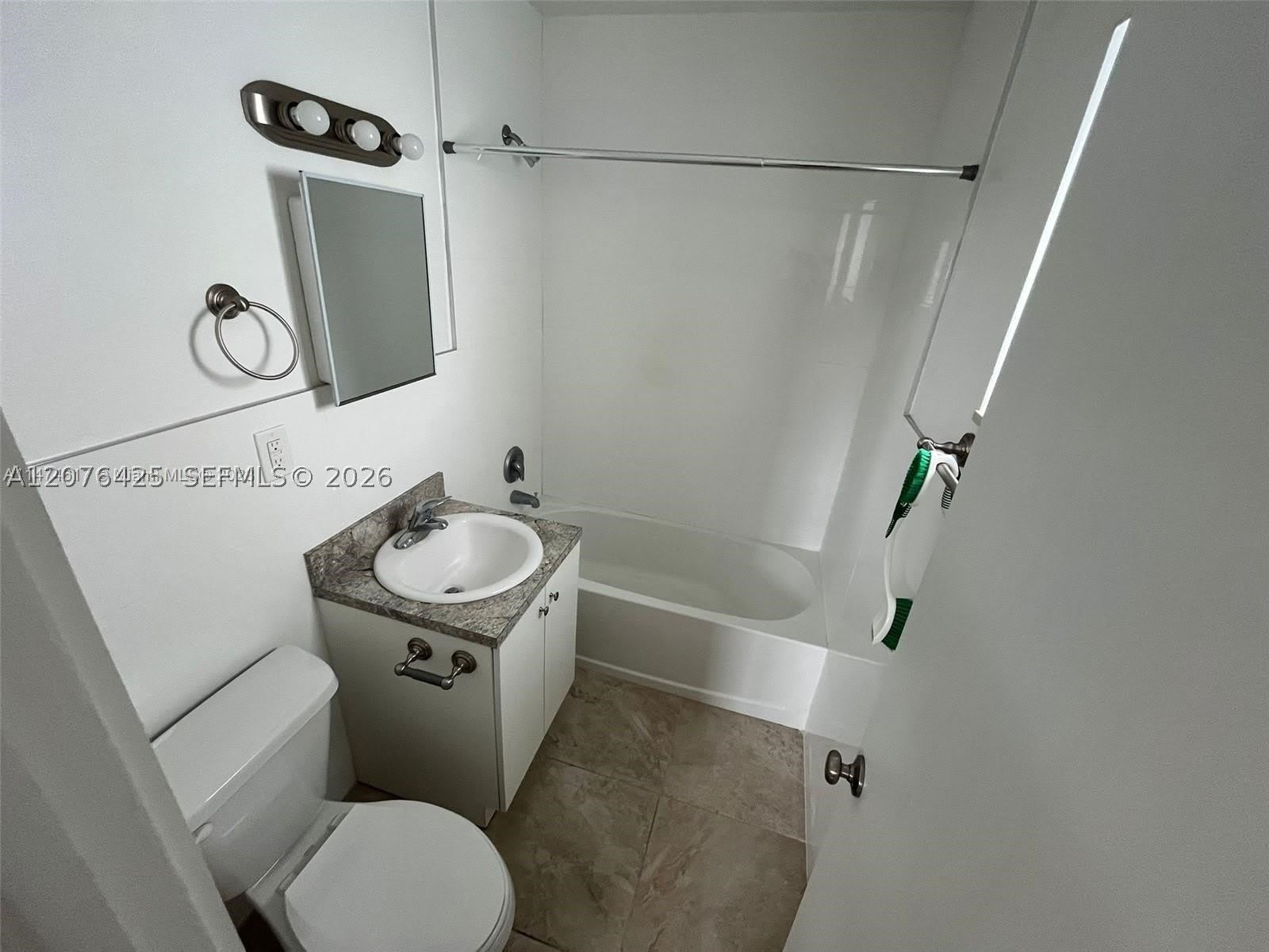 1085 SW 37th Ave – photo 5