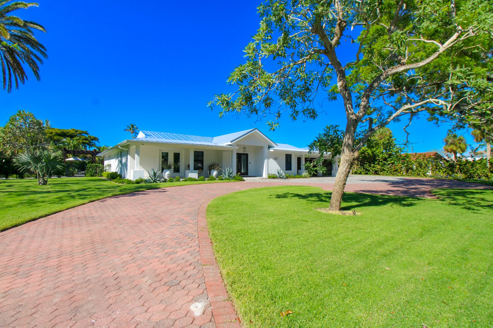Luxury At Its Finest Stunning Top To Bottom This 4 Bed 5 Bath Single Family Pool And Spa Home In Coquina Sands For A Seasonal Or Annual Tenant – photo 5