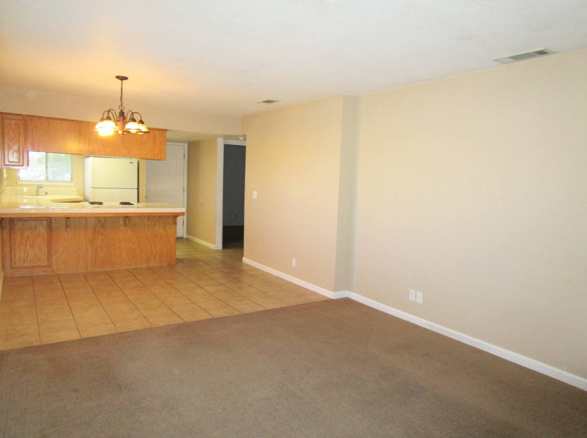1061 North White Street Apt C – photo 3