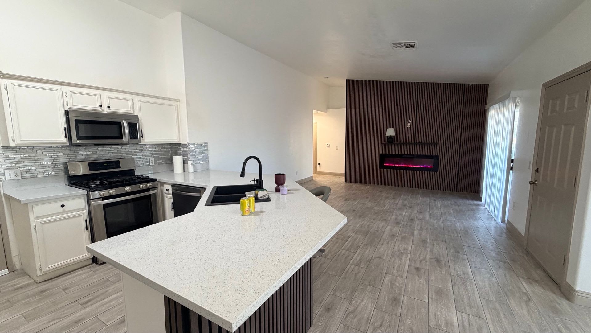 Gated 3 Bedroom Townhome With Attached Garage – photo 4