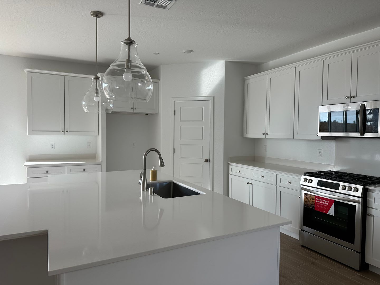 Brand New Home In Desirable Neighborhood – photo 4
