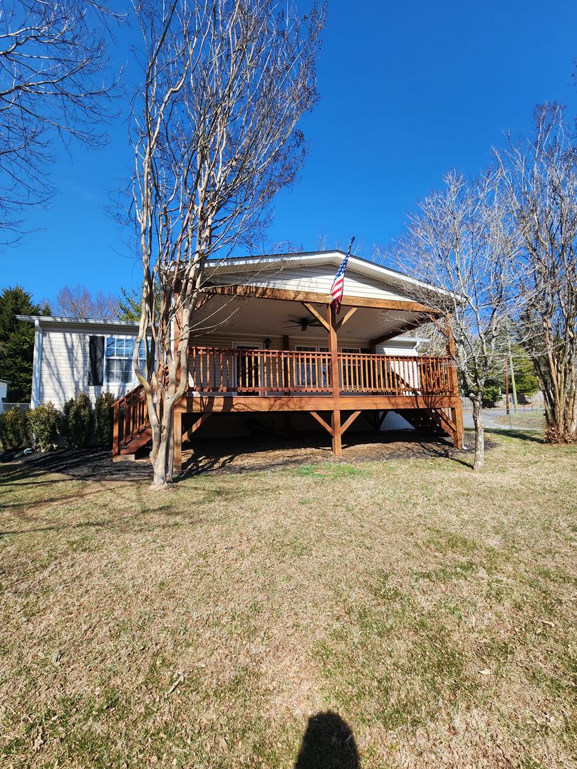 Black Mountain Rental with Garage! – photo 2