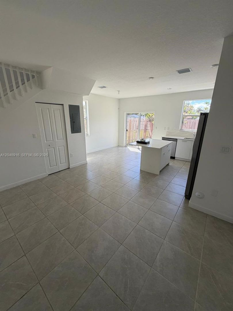 12213 NW 23rd Place 12213, Miami, FL 33167 – photo 3