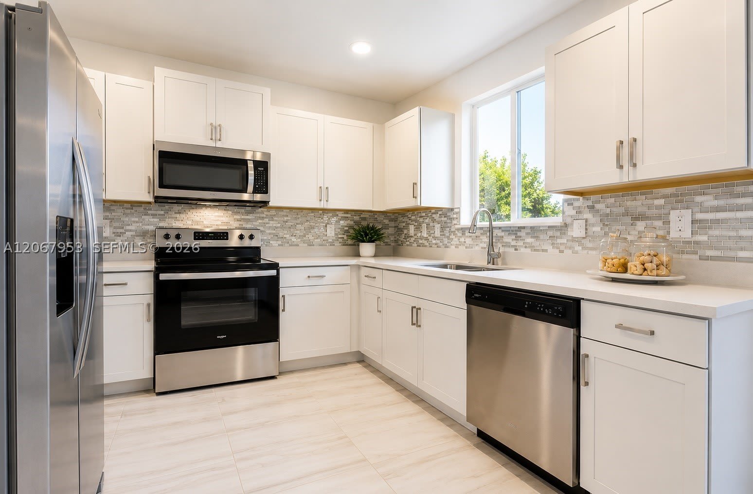 1056 SE 23rd Ave – photo 2