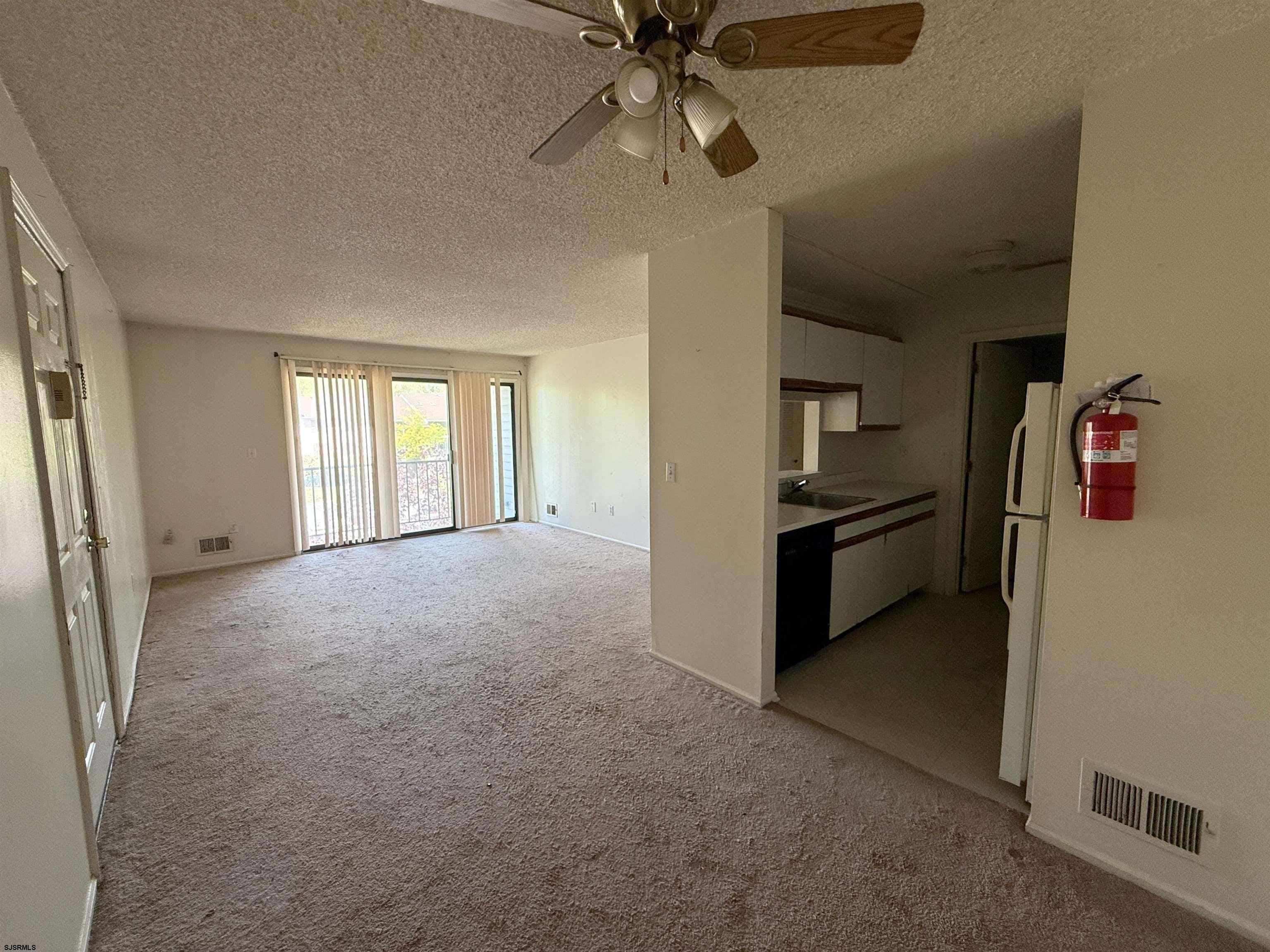 81 Colonial Ct – photo 3