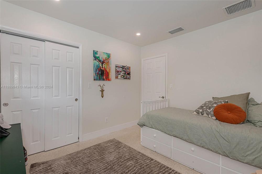 224 S 57th Ave – photo 4