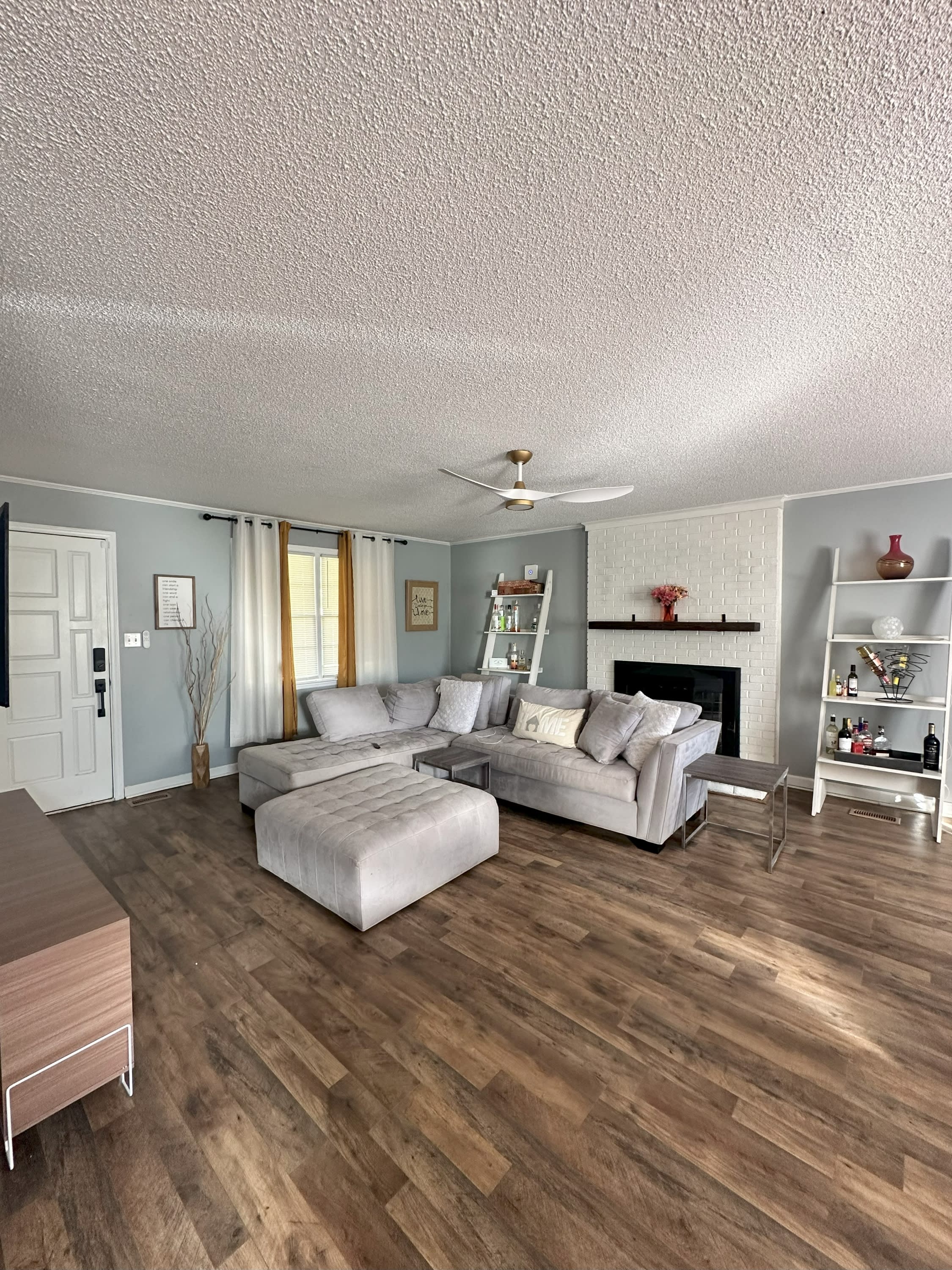 400 Wesley Drive – photo 2