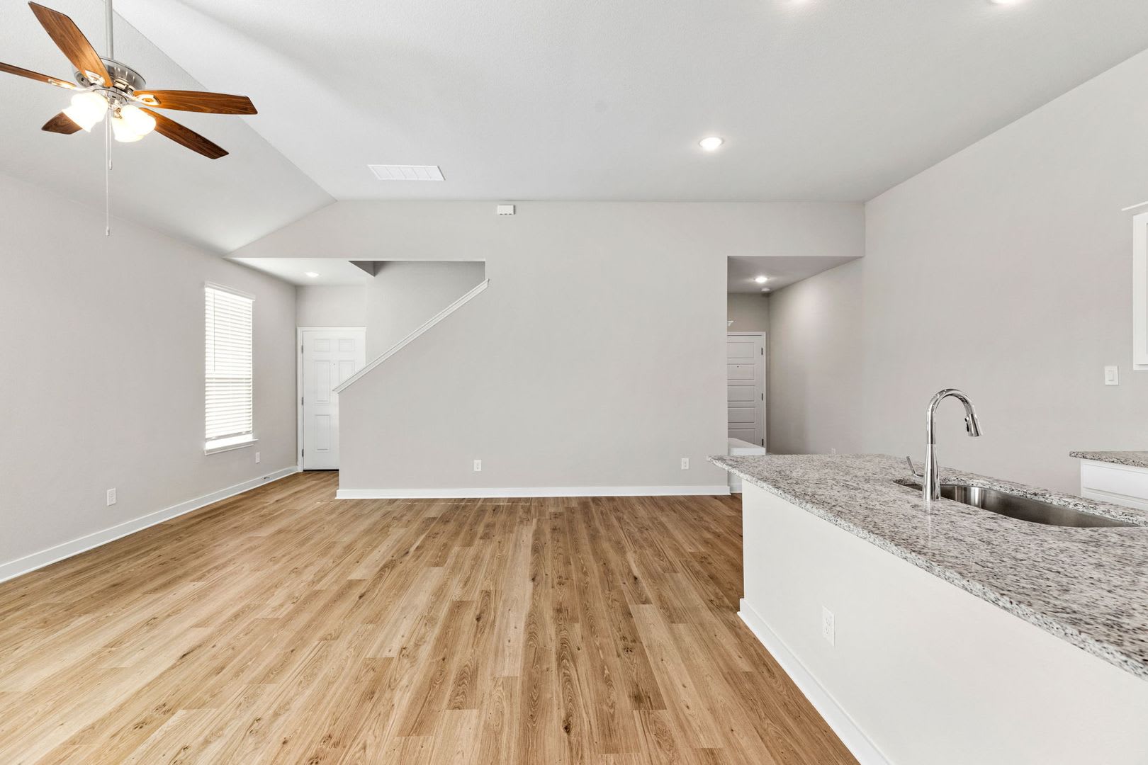 Luxury Style Townhome South Of Austin – photo 3