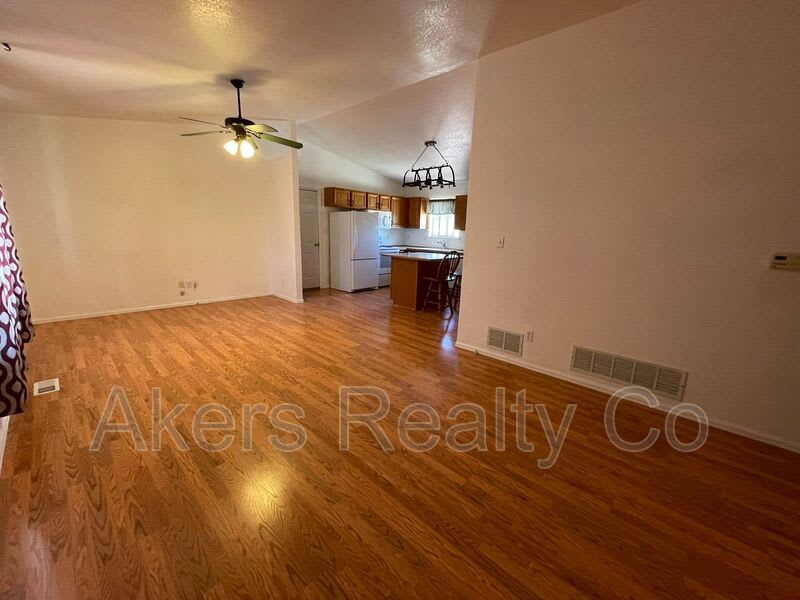 429 S Oak Creek Dr – photo 2