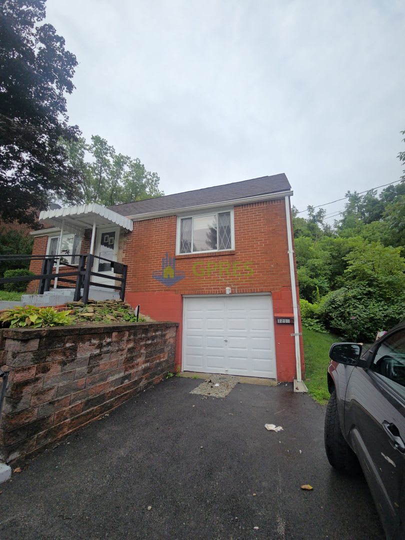 Updated 3-Bedroom house for rent in Penn Hills – photo 2